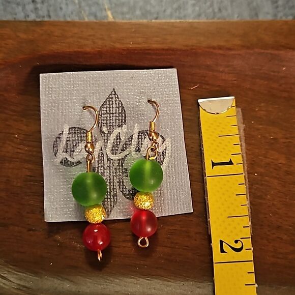 2 pair Hand Crafted Beaded Earrings - Picture 7 of 8